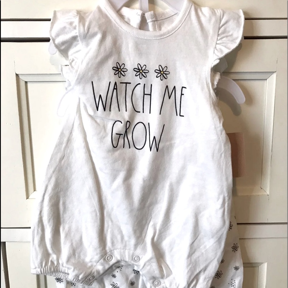 RAE DUNN ARTISAN BABY WHITE ROMPERS, WATCH ME GROW/DAISY SET OF 2, SIZE 0-3M